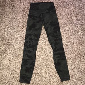 Selling my green Camo Align pants 25’